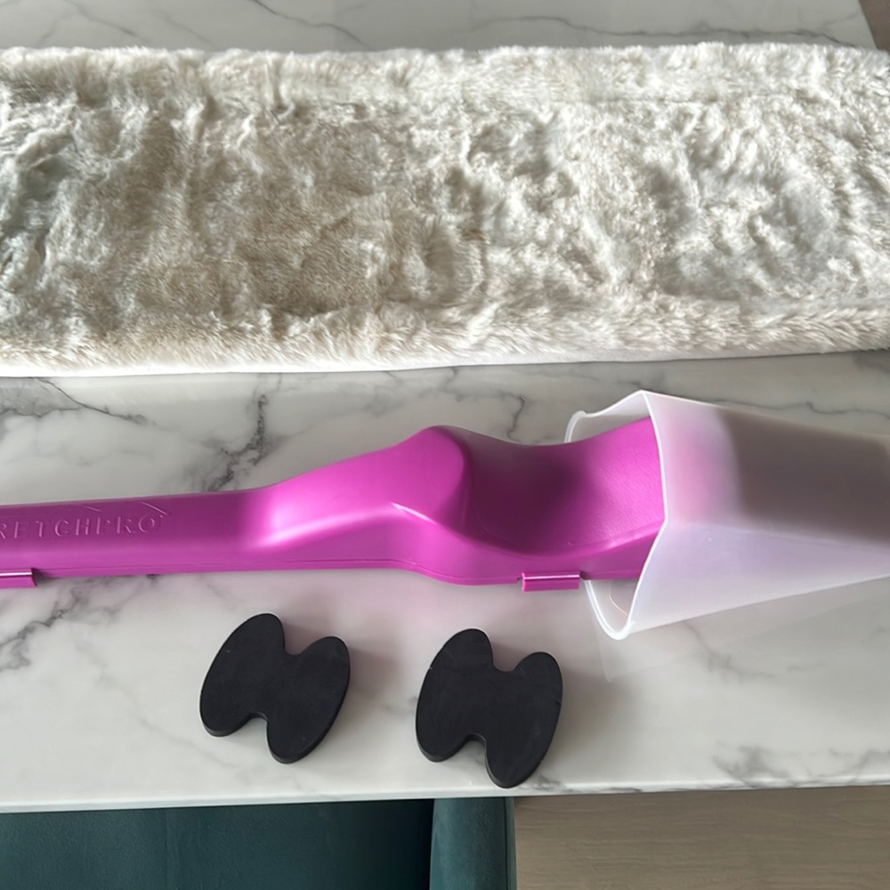 Foot stretcher for dancers and gymnasts